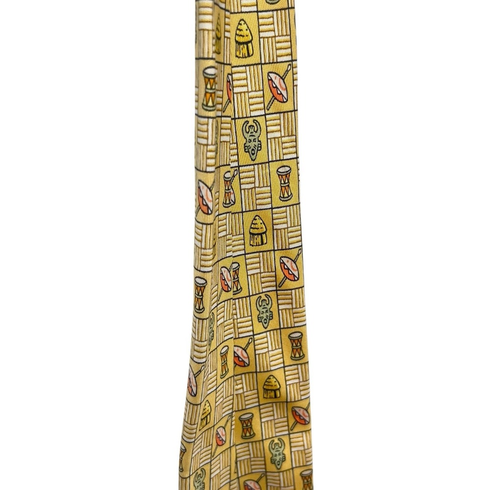 Hermes Mens Tie African Tribal Bongo Drums Masks Yellow Silk 7618 TA 3.25" 57.5" - Picture 8 of 9